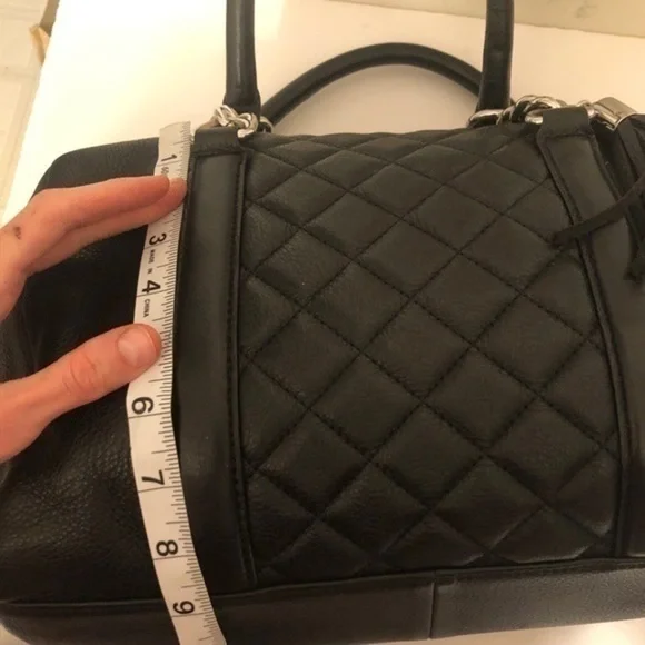 Calvin Klein quilted black leather barrel bag - Picture 6 of 12